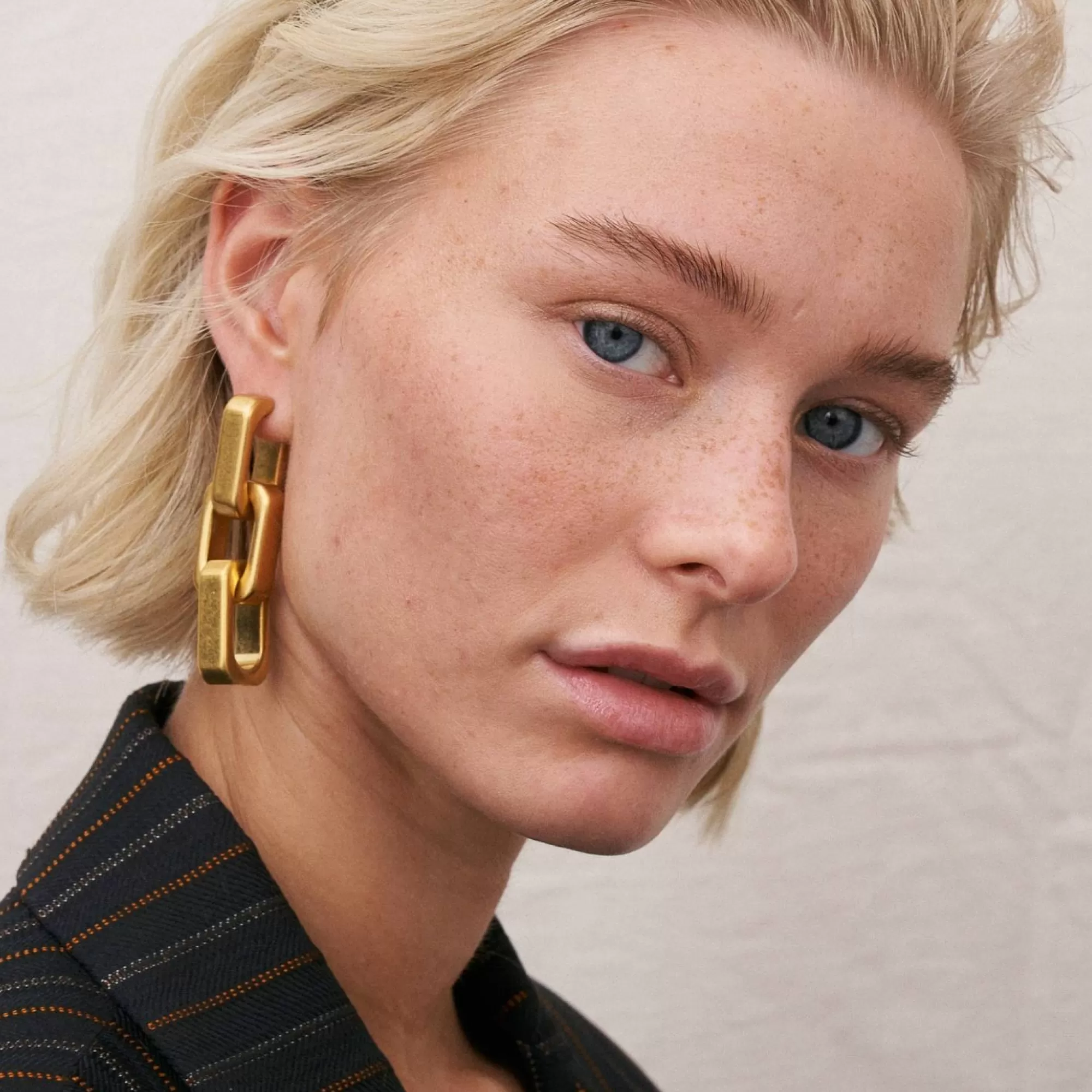 Fashion Vanessa Baroni Big Tank Earring Gold Vintage